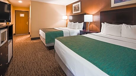 Queen Room with Two Queen Beds and Kitchen - Non-Smoking