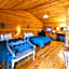 The Historic Leakey Inn