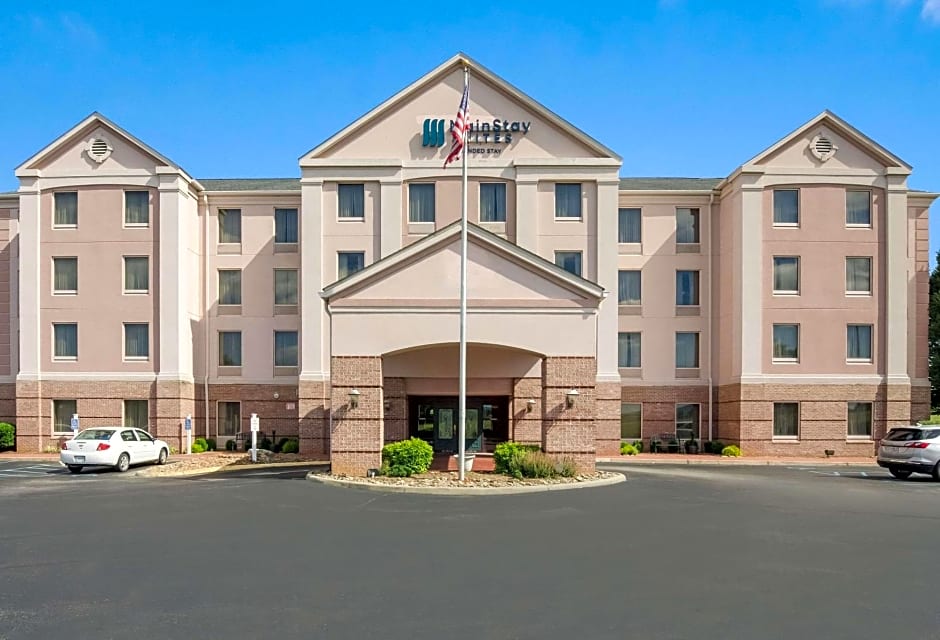 MainStay Suites Airport
