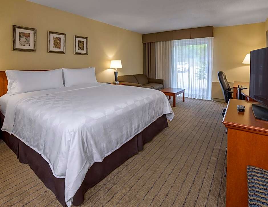 Allure Hotel & Conference Center