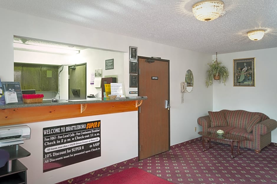 Super 8 by Wyndham Brattleboro