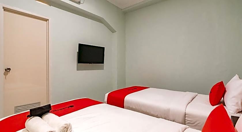 RedDoorz Plus @ Bagusrangin Street