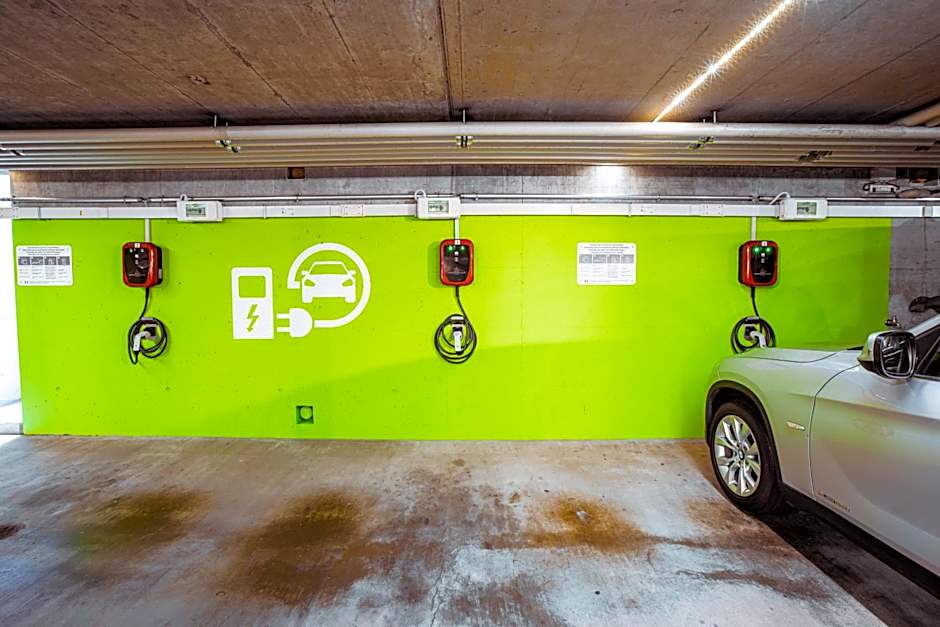 International au Lac Historic Lakeside Hotel