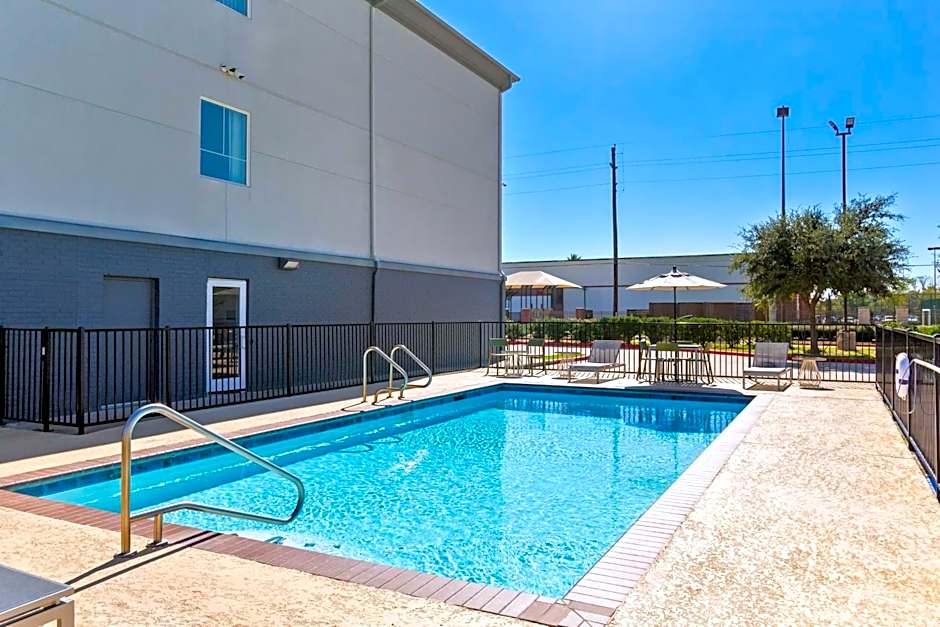 Spark by Hilton Pearland