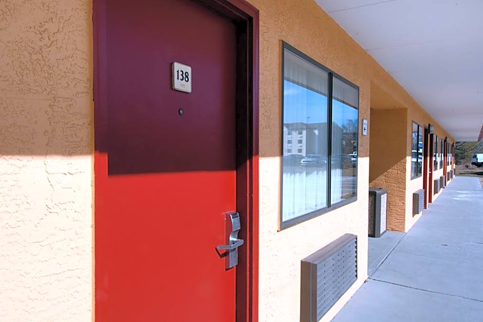 Days Inn by Wyndham Pittsburgh-Harmarville