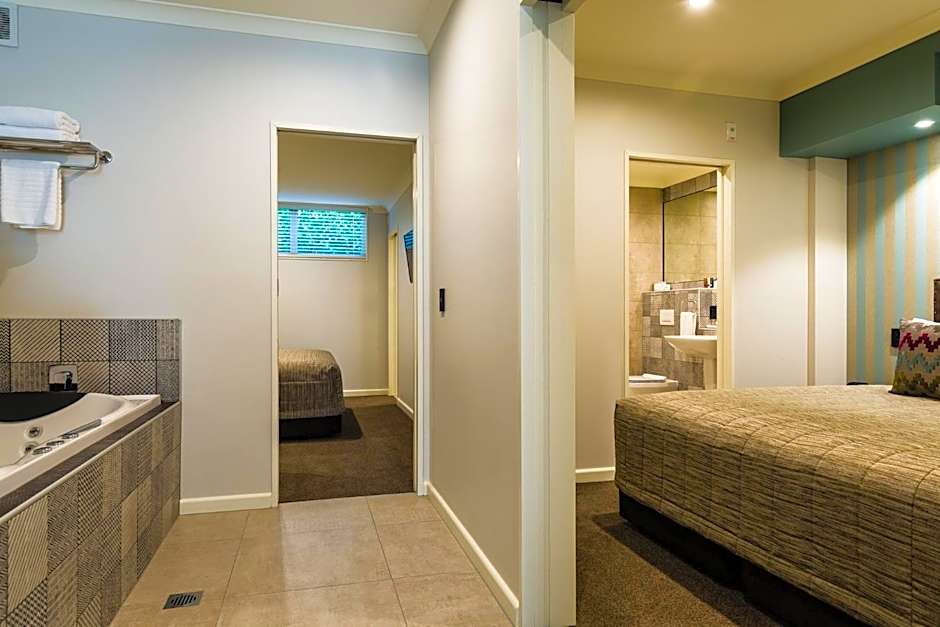 Pebble Beach Motor Inn