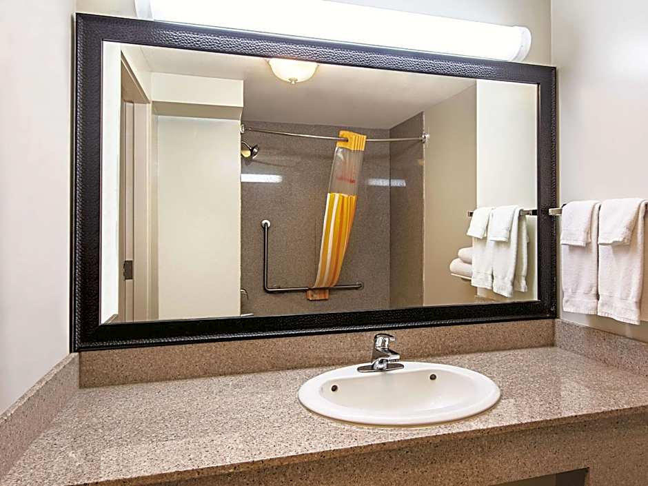 La Quinta Inn & Suites by Wyndham Vancouver Airport