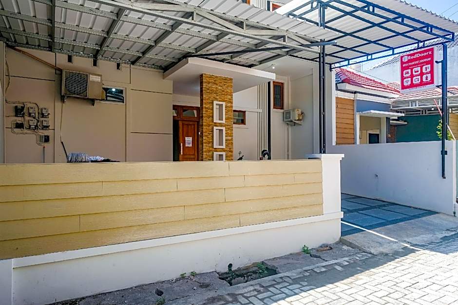 RedDoorz near Majapahit Semarang