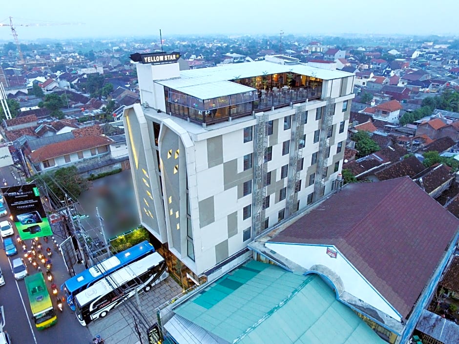 Yellow Star Ambarukmo Hotel