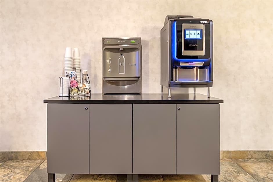 Best Western Plus Service Inn & Suites