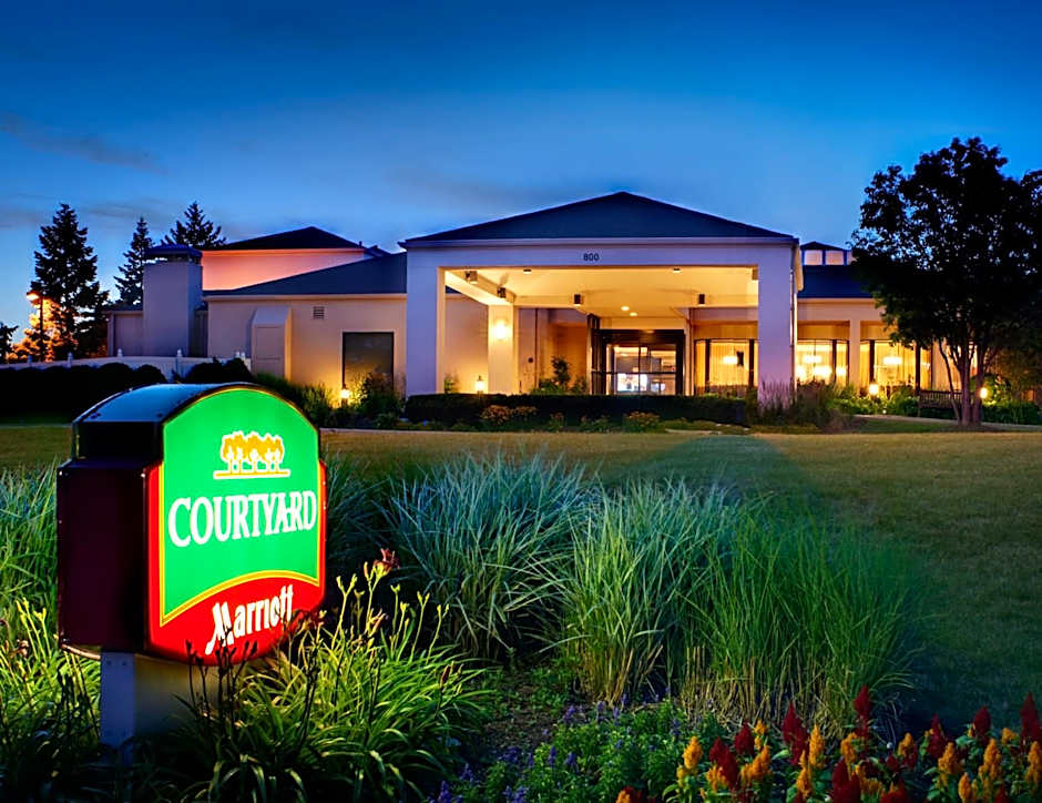 Courtyard by Marriott Chicago Deerfield