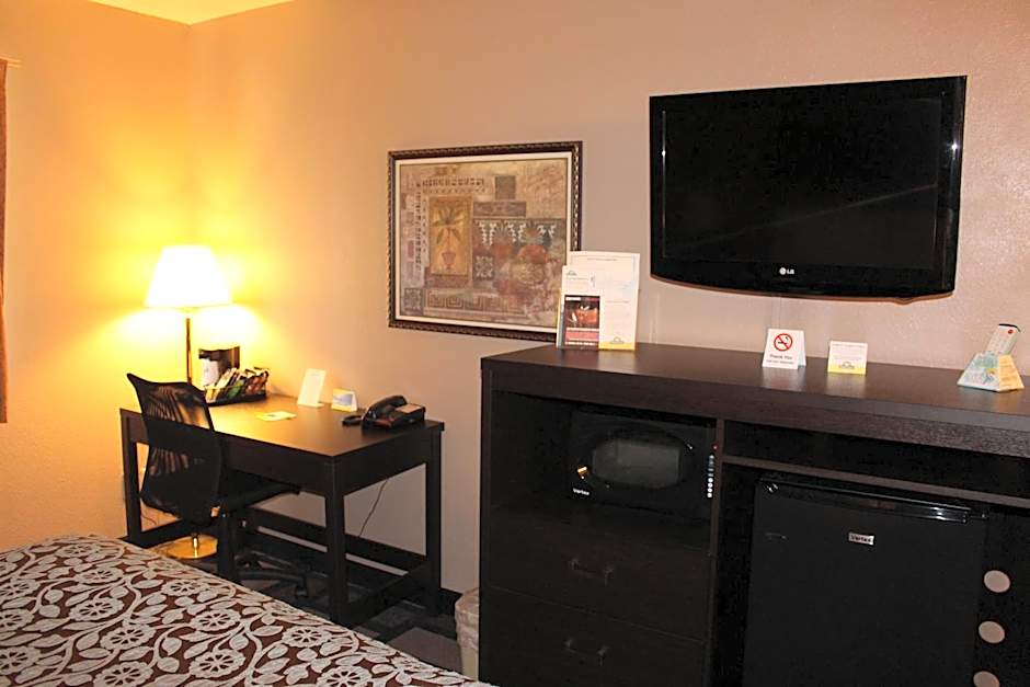 Days Inn by Wyndham Watertown