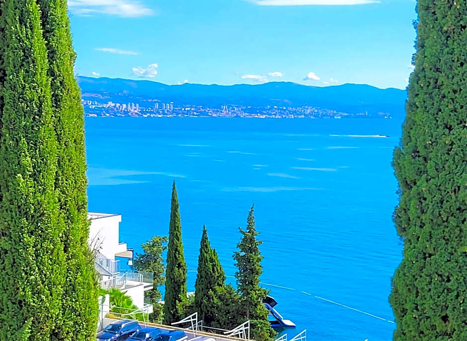 BIG-BLUE Bayview Paradise in Opatija