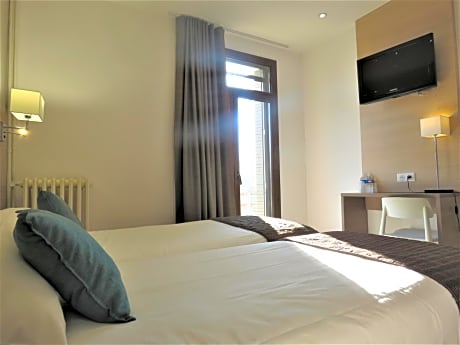 Twin Room with Shower