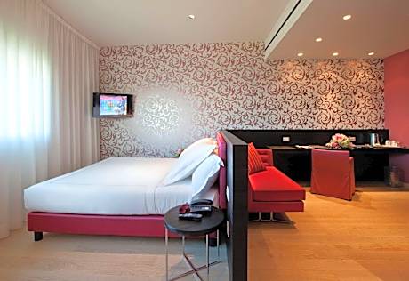 Prestige Junior King Suite with Spa Bath