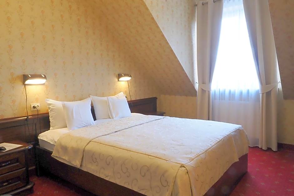 Hotel Sarmata Zespół Dworski