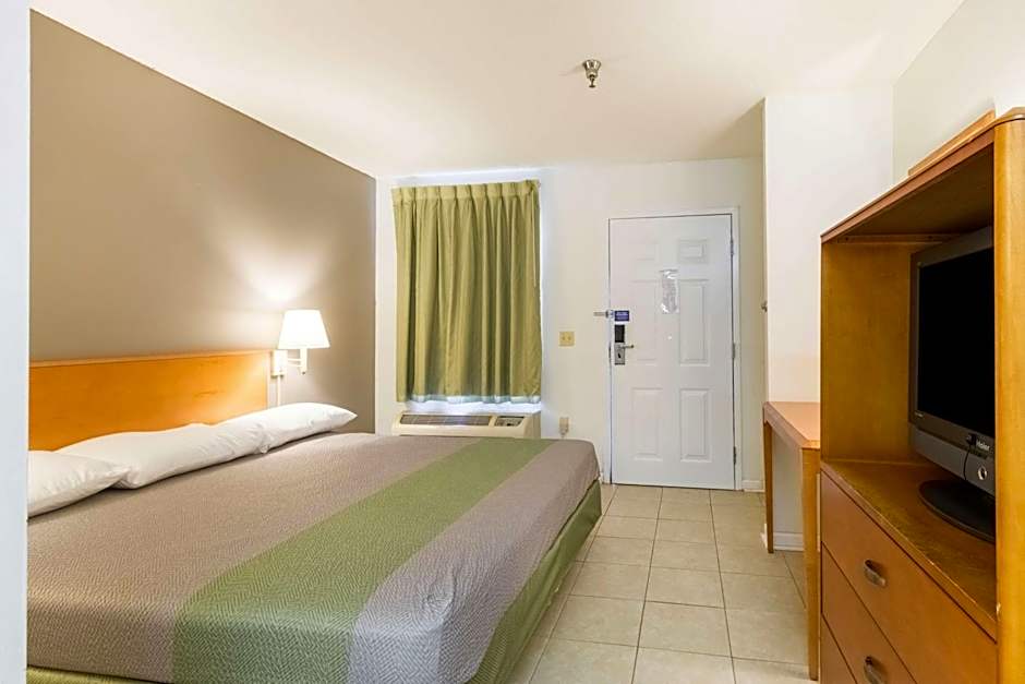 Studio 6-Statesboro, GA