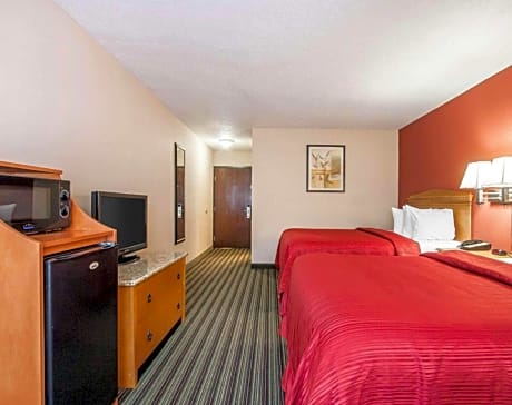 Queen Room with Two Queen Beds - Accessible/Non-Smoking