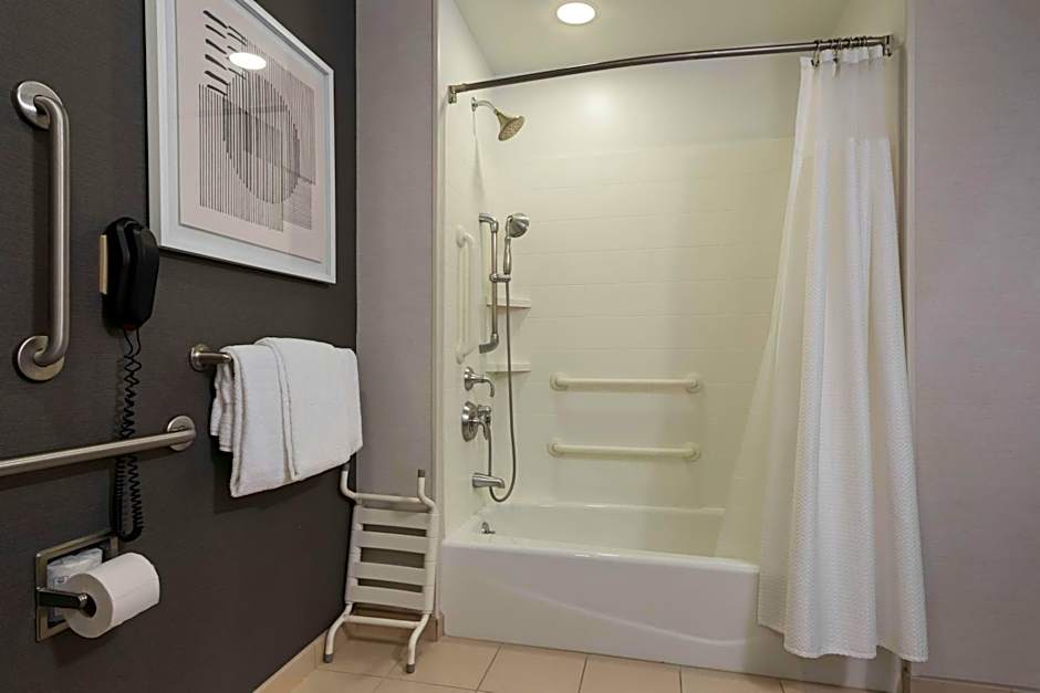Courtyard by Marriott Long Beach Airport
