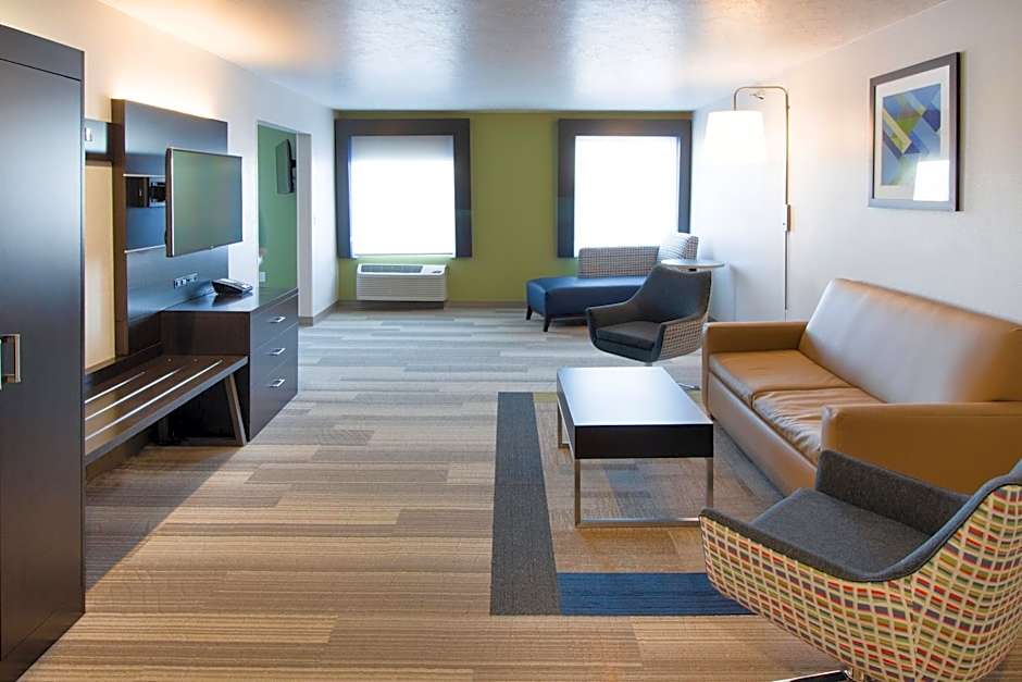Holiday Inn Express & Suites Worthington By IHG