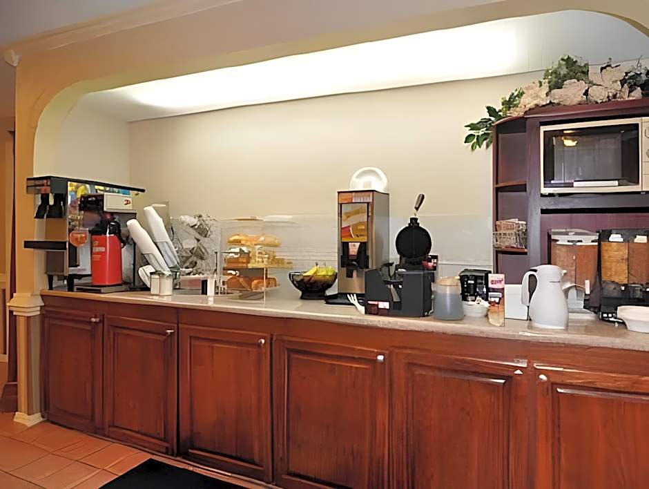 Mockingbird Inn & Suites