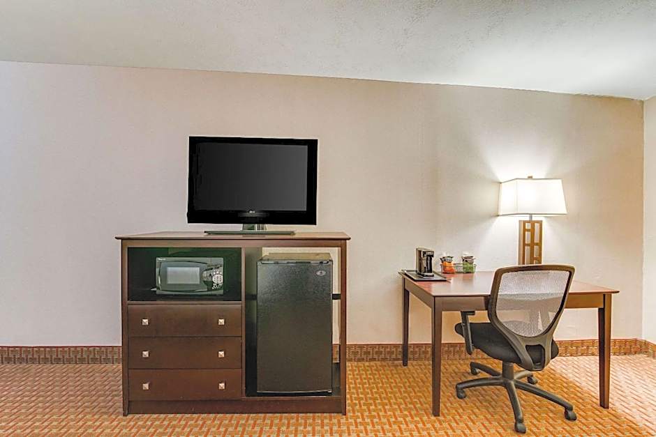 Clarion Hotel Convention Center