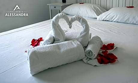 Apartment with Pool View