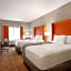 La Quinta Inn & Suites by Wyndham Lackawanna - Buffalo