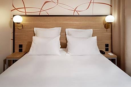 Executive Queen Room with Sofa Bed - Non-Smoking