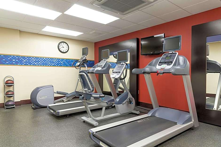 Hampton Inn & Suites Cleveland-Airport/Middleburg Heights