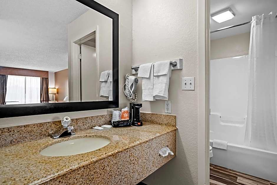Quality Inn Louisville MS