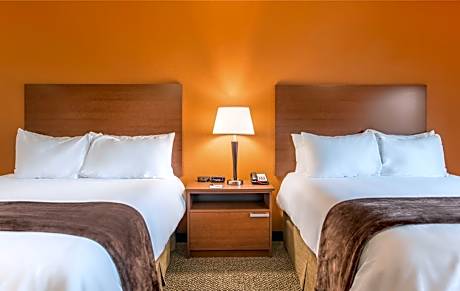 Queen Room with Two Queen Beds - Hearing Accessible