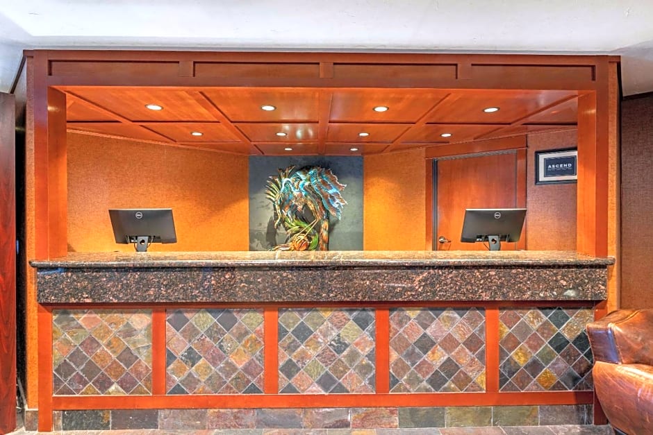 Lloyd Hotel Astoria Bayfront, Ascend Hotel Collection