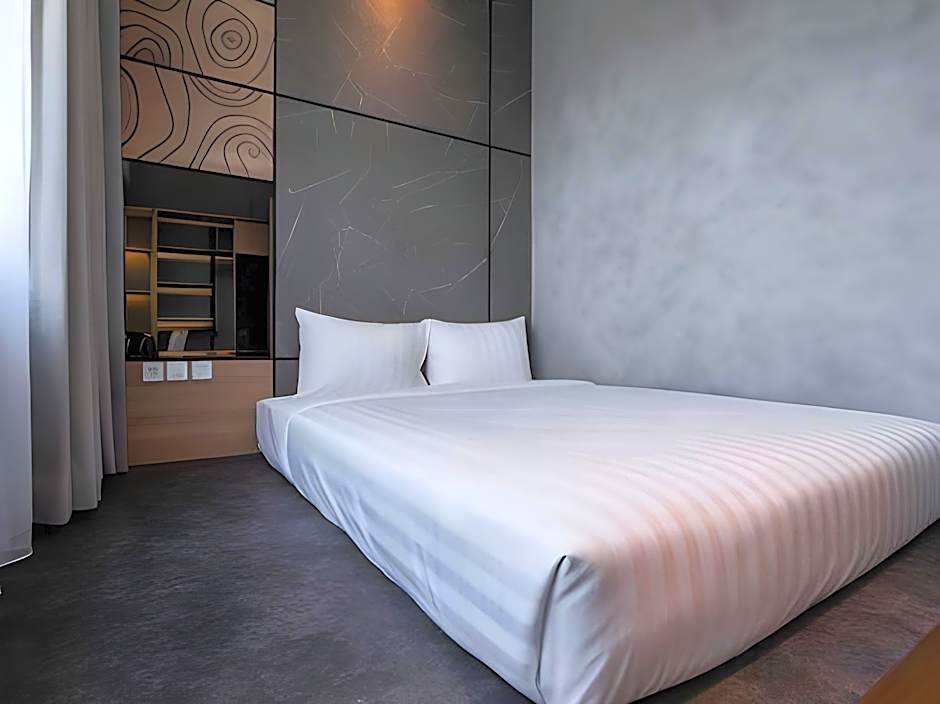 LOA LIVING Solo Baru