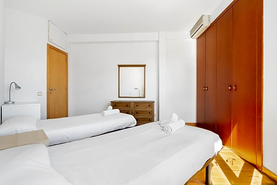 Stylish 4br City View Apt Near Sagrada Familia