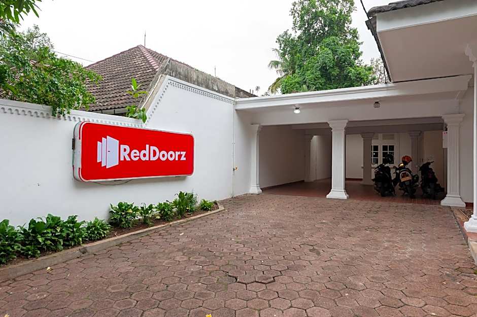 RedDoorz @ Kemang Dalam