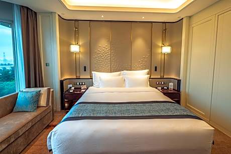 Deluxe Room with King Bed