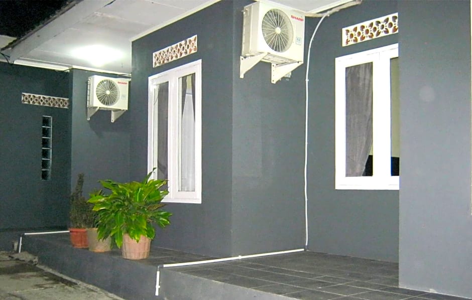 Aqilakost n Cafe Gadog Puncak