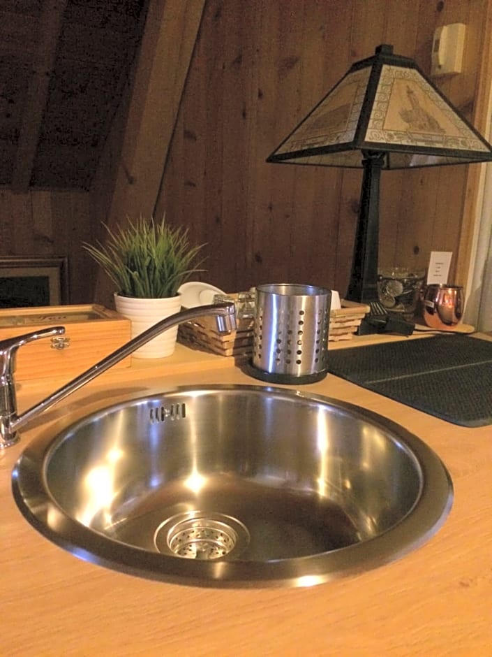 Cosy rooms on the lake near Budapest and the Airport