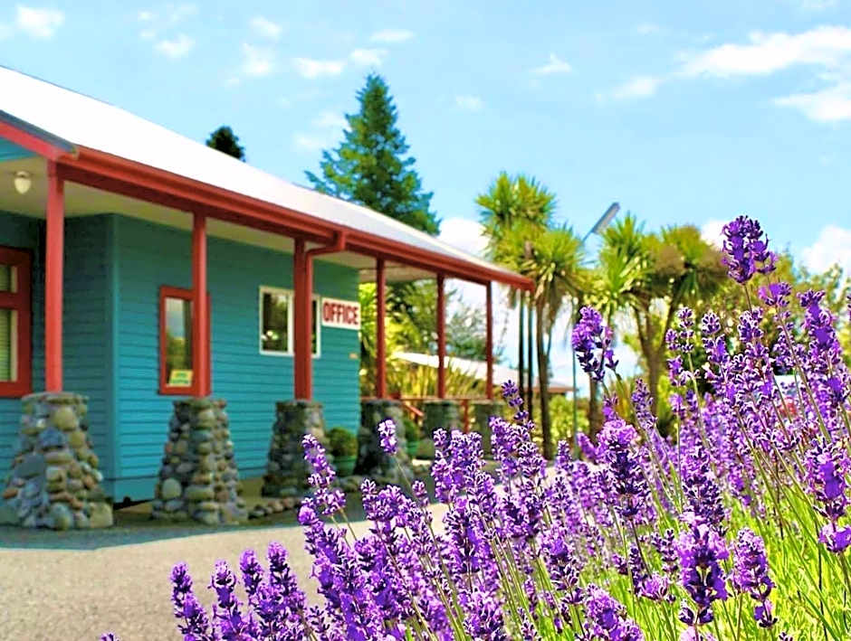 Adventure Lodge & Motel and Tongariro Crossing Track Transport