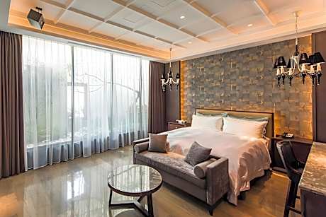 Small Double Room - Check-In after 11:00 PM