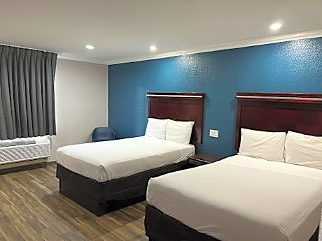 Queen Room with Two Queen Beds, Mobility Access and Roll-In shower, Non-Smoking