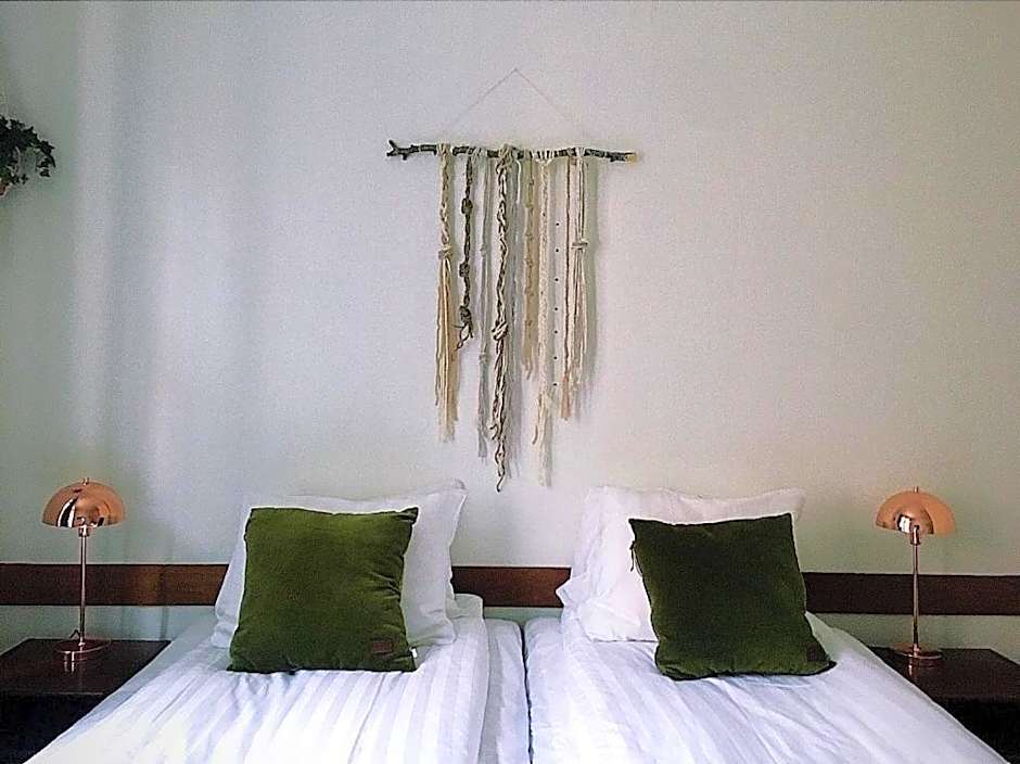 Morris Hotel