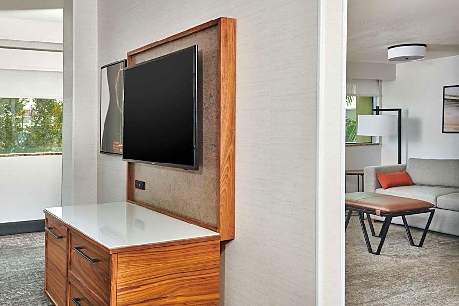 DoubleTree By Hilton Fullerton