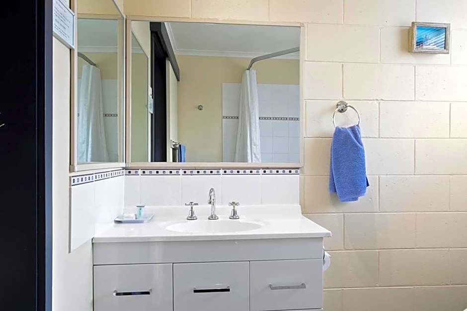 Cunningham Shore Motel