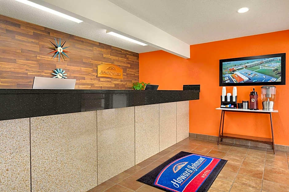 Howard Johnson by Wyndham Waterloo/Cedar Falls