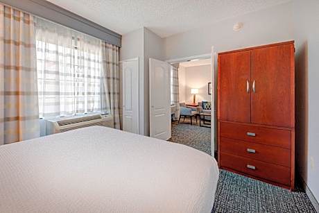 1 Bedroom Executive Suite, 1 King, Sofa bed