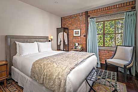 Classic Queen Room