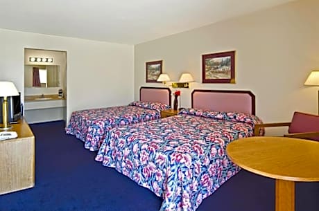 2 Double Beds Deluxe Smoking