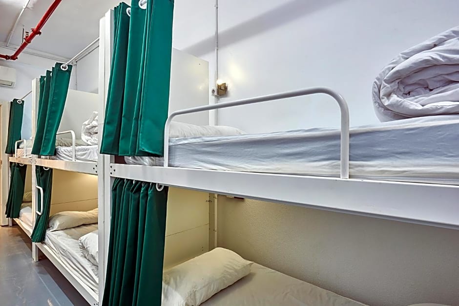Hola Hostal Collblanc
